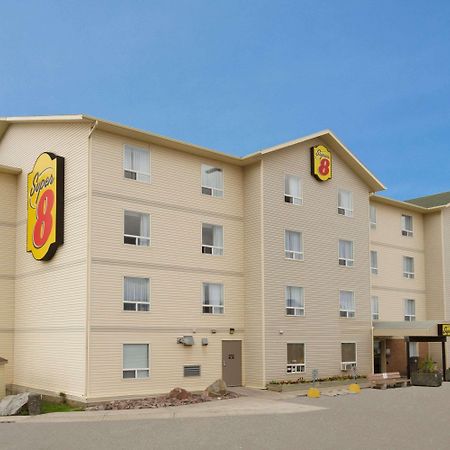 Super 8 By Wyndham Yellowknife Hotel Exterior photo