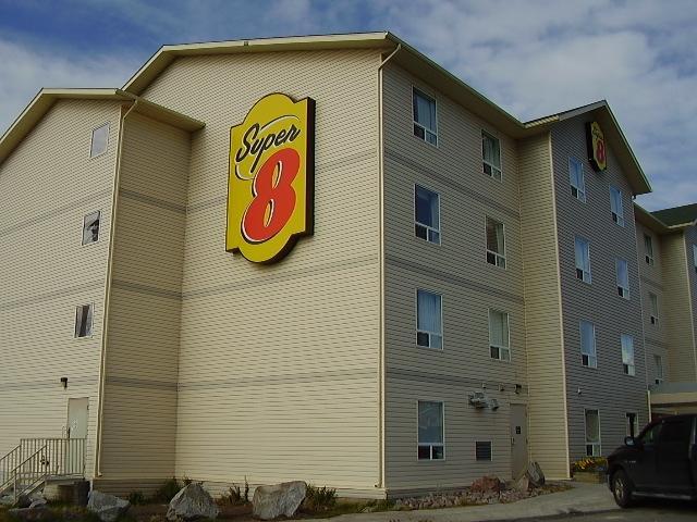 Super 8 By Wyndham Yellowknife Hotel Exterior photo